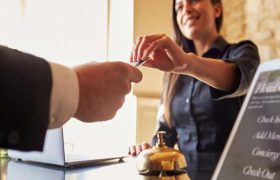 ۷ قانون عجیب هتل های خارجی که در ایران نداریم!