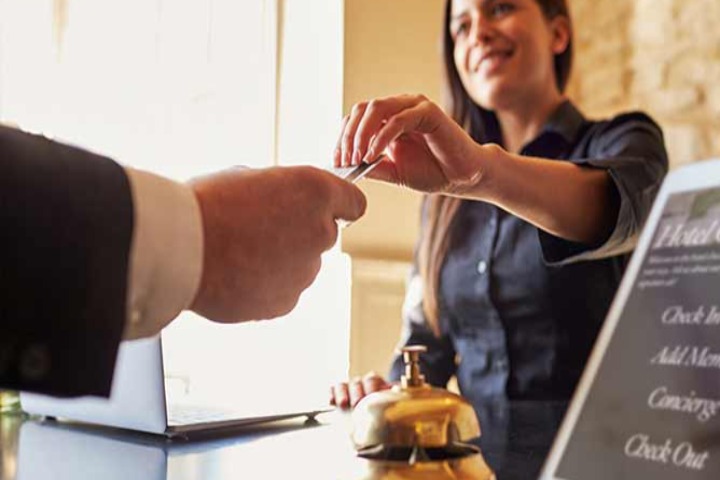 ۷ قانون عجیب هتل های خارجی که در ایران نداریم!