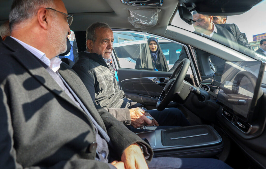 تشر پزشکیان خودروسازان را سر به راه میکند؟