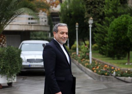 پاسخ عراقچی به یک پرسش: جنگ آینده به یک درگیری گسترده منطقه‌ای تبدیل می شود؟