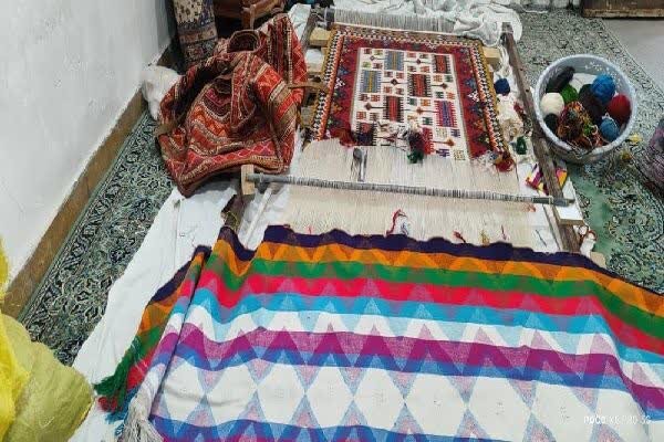 چنگ دلالان بر تار و پود هنر زنان سربیشه، صنایع دستی در سراشیبی سقوط چنگ دلالان بر تار و پود هنر زنان سربیشه، صنایع دستی در سراشیبی سقوط