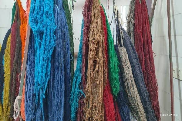 چنگ دلالان بر تار و پود هنر زنان سربیشه، صنایع دستی در سراشیبی سقوط چنگ دلالان بر تار و پود هنر زنان سربیشه، صنایع دستی در سراشیبی سقوط