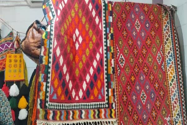 چنگ دلالان بر تار و پود هنر زنان سربیشه، صنایع دستی در سراشیبی سقوط چنگ دلالان بر تار و پود هنر زنان سربیشه، صنایع دستی در سراشیبی سقوط