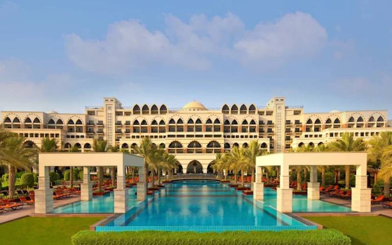 محبوب ترین هتل های Pet Friendly دبی را بشناسید هتل جمیرا زعبیل سرای؛ هتل دبی مناسب حیوانات خانگی