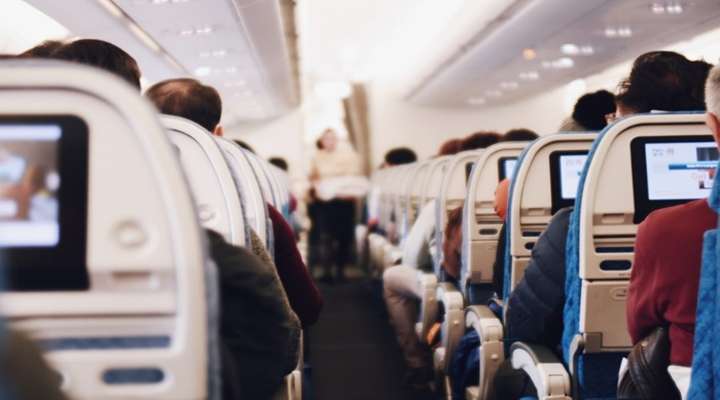 نکاتی که قبل از اولین سفر هوایی باید بدانید؛ از چکاین تا تحویل بار داخل هواپیما