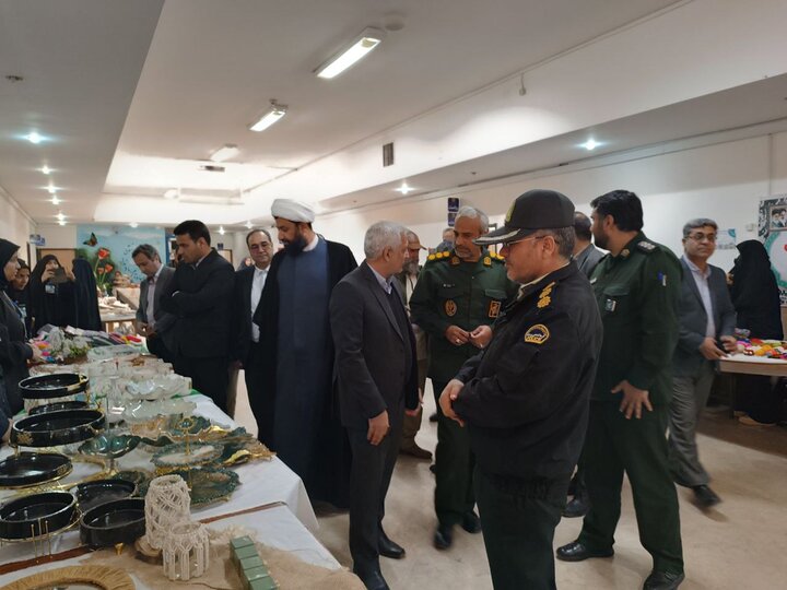 افتتاح نخستین نمایشگاه تولیدات و صنایع‌دستی دانشجویان خواف