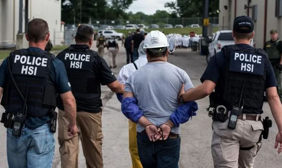 تعلیق پرونده‌های مهاجرتی ایرانیان در آمریکا/ رسیدگی به درخواست اتباع ۱۹ کشور متوقف شد