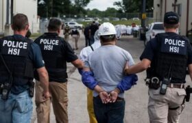 تعلیق پرونده‌های مهاجرتی ایرانیان در آمریکا/ رسیدگی به درخواست اتباع ۱۹ کشور متوقف شد