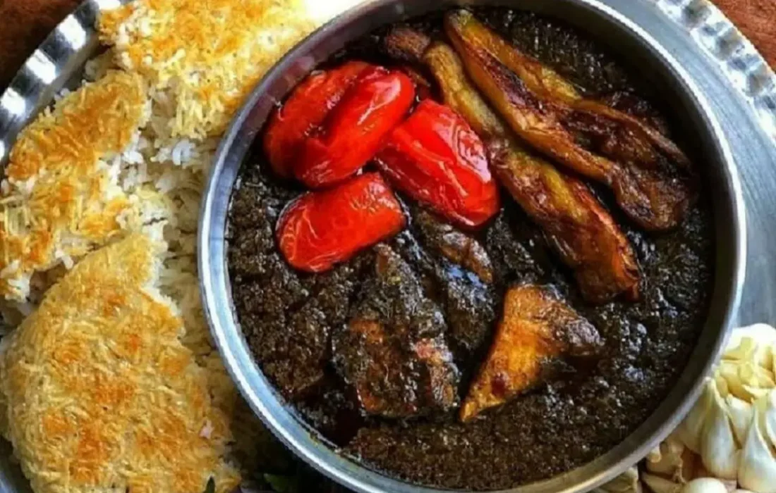 طرز تهیه قرمه مرغ در کمترین زمان/ غذای لذیذ و جذاب مخصوص دورهمیهای دوستانه