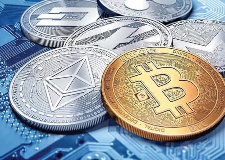 قیمت ارز‌های دیجیتال امروز دوشنبه ۱۷ آذر ۱۴۰۴ / بیت کوین کاهشی و اتریوم در مسیر نوسانی