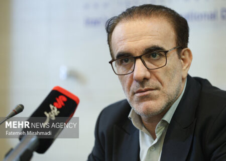 رئیس‌زاده: ۳۰ هزار پزشک دست از طبابت کشیده‌اند