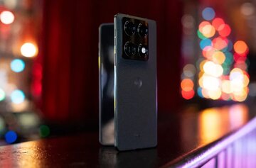 ولین گوشی تاشو کتابی موتورولا معرفی شد