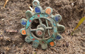 کشف سنجاق سینه میناکاری شده نادر از عصر روم در لهستان