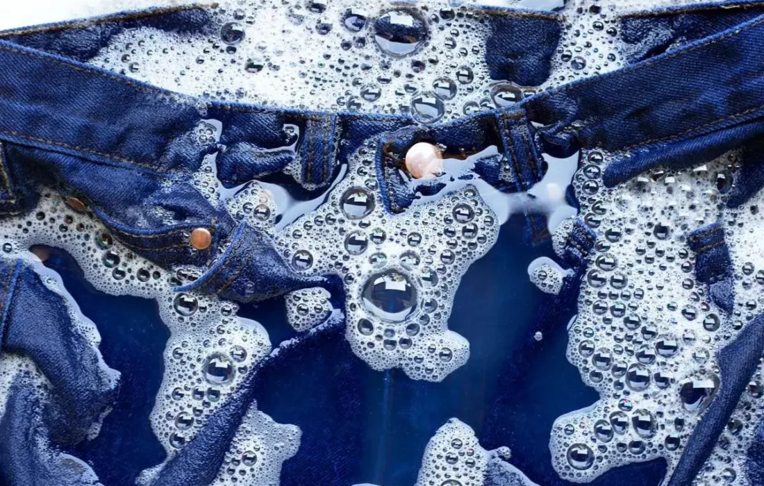 بهترین روش برای شستشوی صحیح شلوار جین/ اگر می خواهید ظاهر لباستان حفظ شود بخوانید