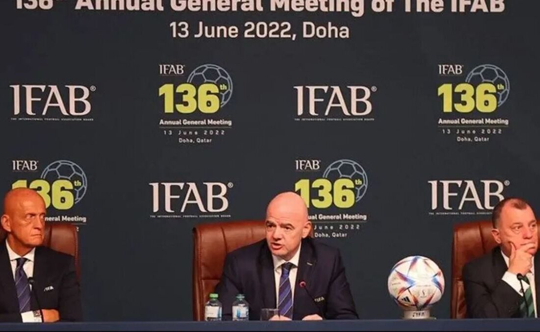 قوانین فوتبال تغییر می‌کند / اجرای قوانین جدید داوری در آستانه جام جهانی ۲۰۲۶