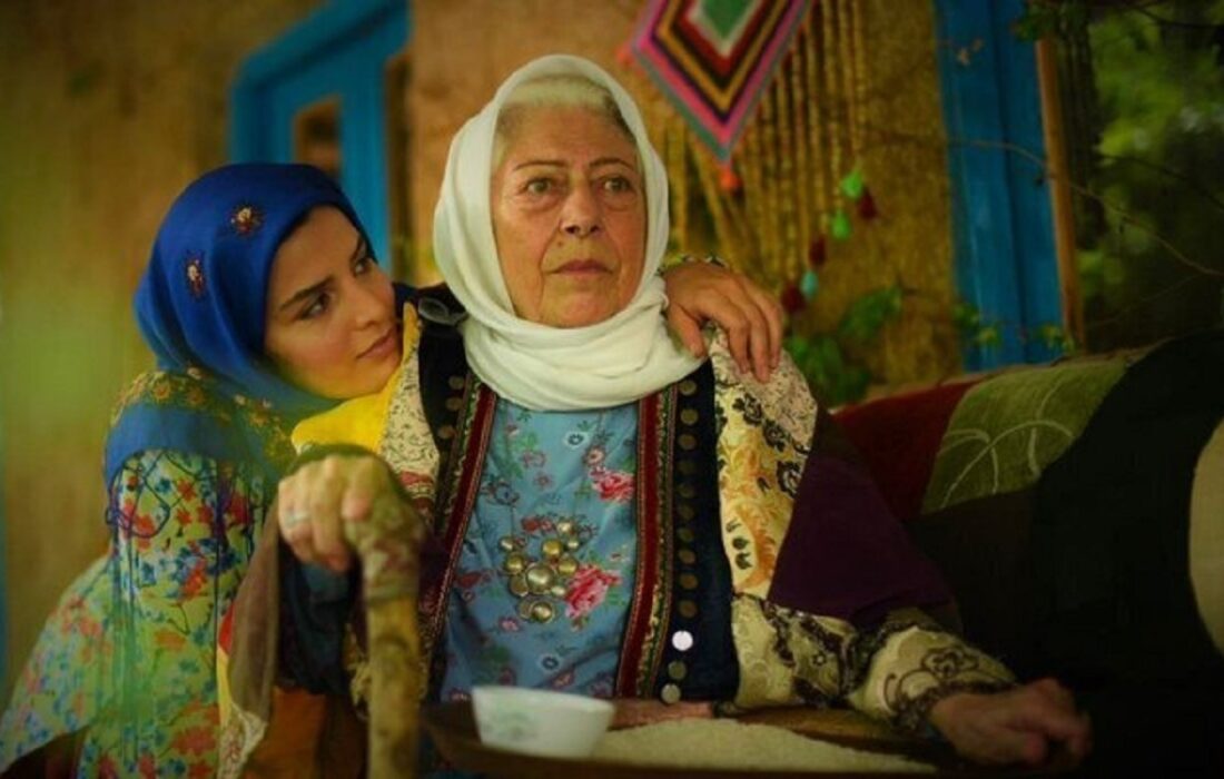 ژست بامزه قربان، طلا، سوسن و زیبا در پشت‌صحنه سریال سوجان+ عکس