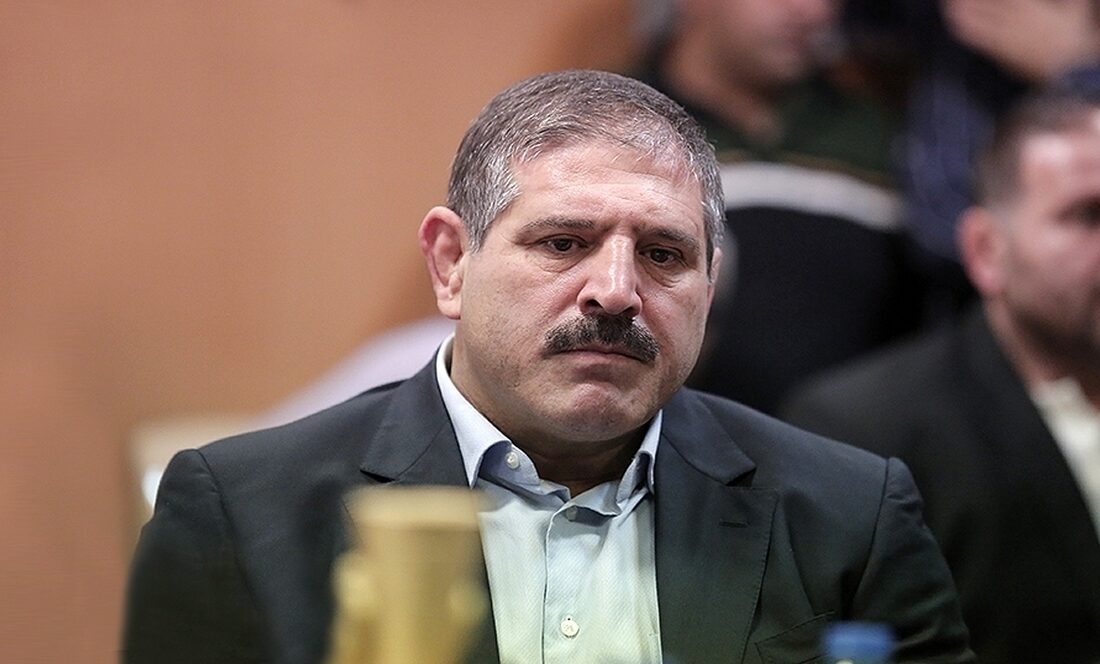 عباس جدیدی کلاشینکف بدست در ایست بازرسی+ عکس