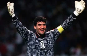 احمدرضا عابدزاده در آمریکا پا به توپ شد