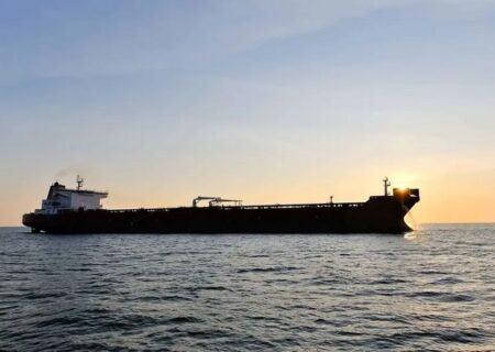 عبور ۵ کشتی مرتبط با ایران از تنگه هرمز