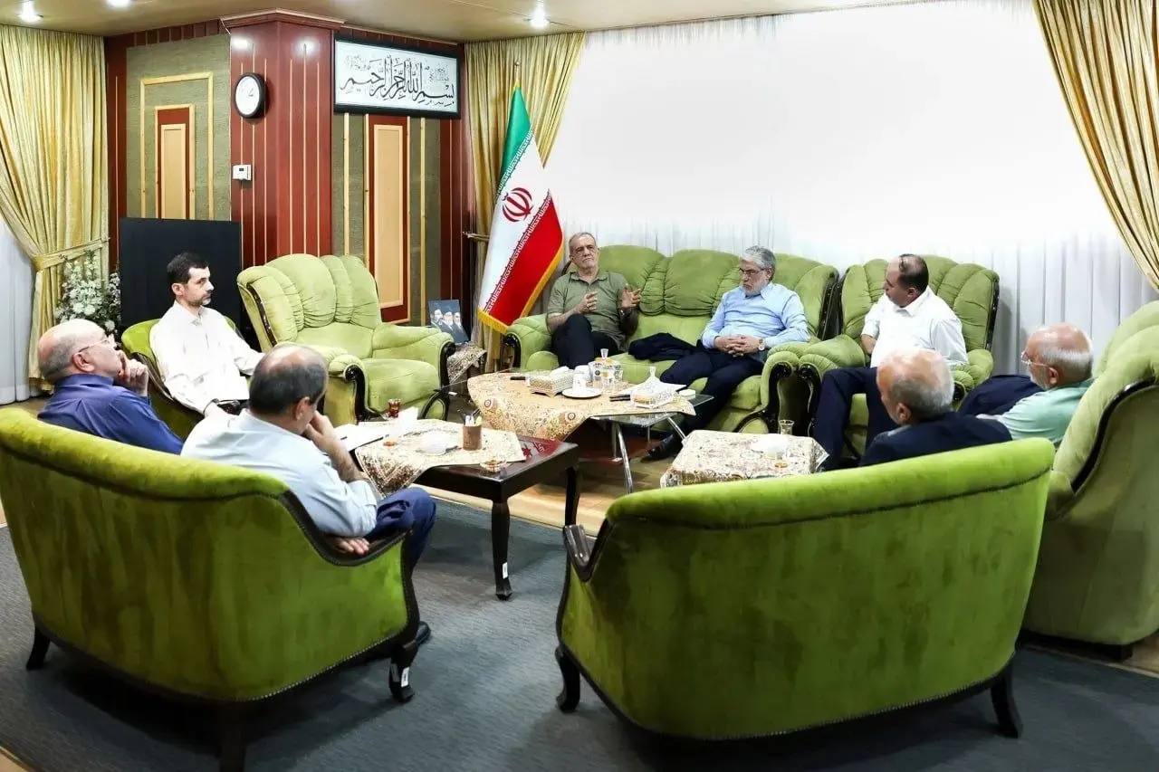استایل متفاوت مسعود پزشکیان در یک جلسه رسمی + عکس