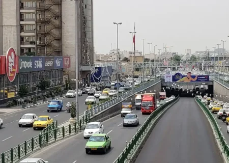 اشتباه عجیب روی بیلبورد نصب شده در خیابان‌های تهران خبرساز شد+ عکس