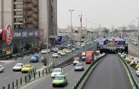 اشتباه عجیب روی بیلبورد نصب شده در خیابان‌های تهران خبرساز شد+ عکس