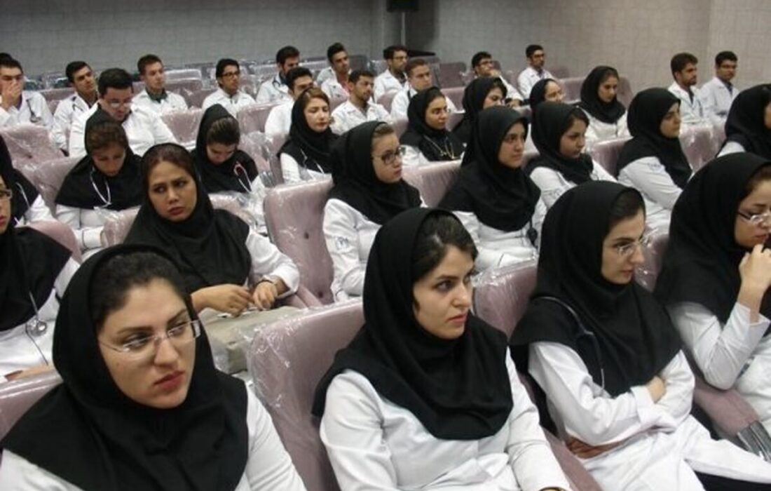 امتحانات پایان ترم این دسته از دانشجویان حضوری برگزار می‌شود