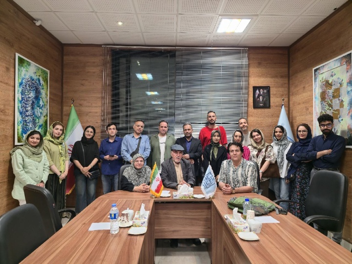 اهدای عکس به آرامگاه حکیم ابوالقاسم فردوسی