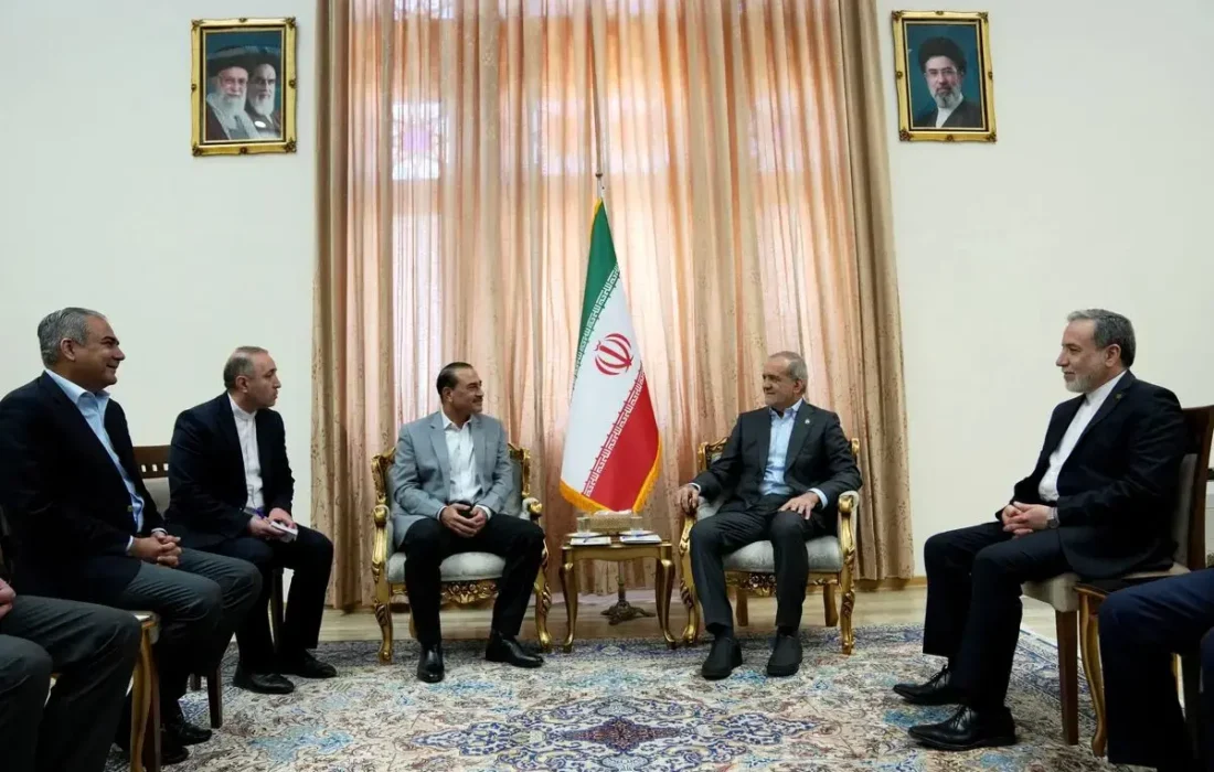 دیدار پزشکیان با فرمانده ارتش پاکستان/ عاصم منیر با چه پیامی به تهران آمد؟