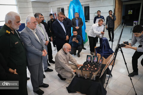 نمایشگاه عکس «ایستاده در غبار» در خوزستان گشایش یافت