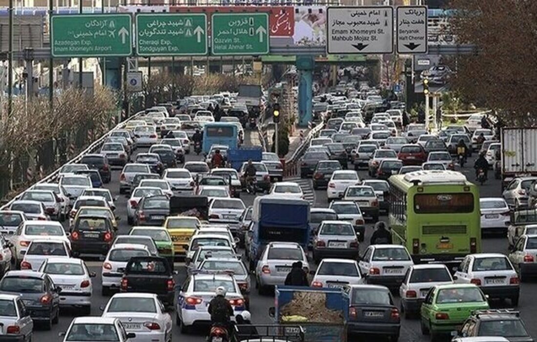 وضعیت ترافیک معابر و بزرگراههای تهران / ترافیک سنگین در کدام بزرگراهها گزارش شده است؟