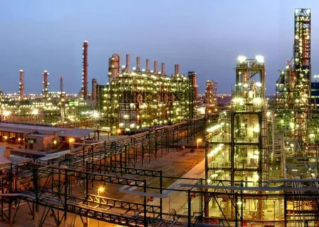 پیگیری بازگشت ۱۸ میلیارد دلار ارز صادراتی برای جبران خسارت پتروشیمی‌ها
