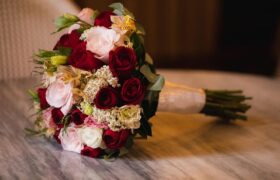 راهنمای انتخاب دسته گل مناسب برای تولد، سالگرد و مراسم خاص