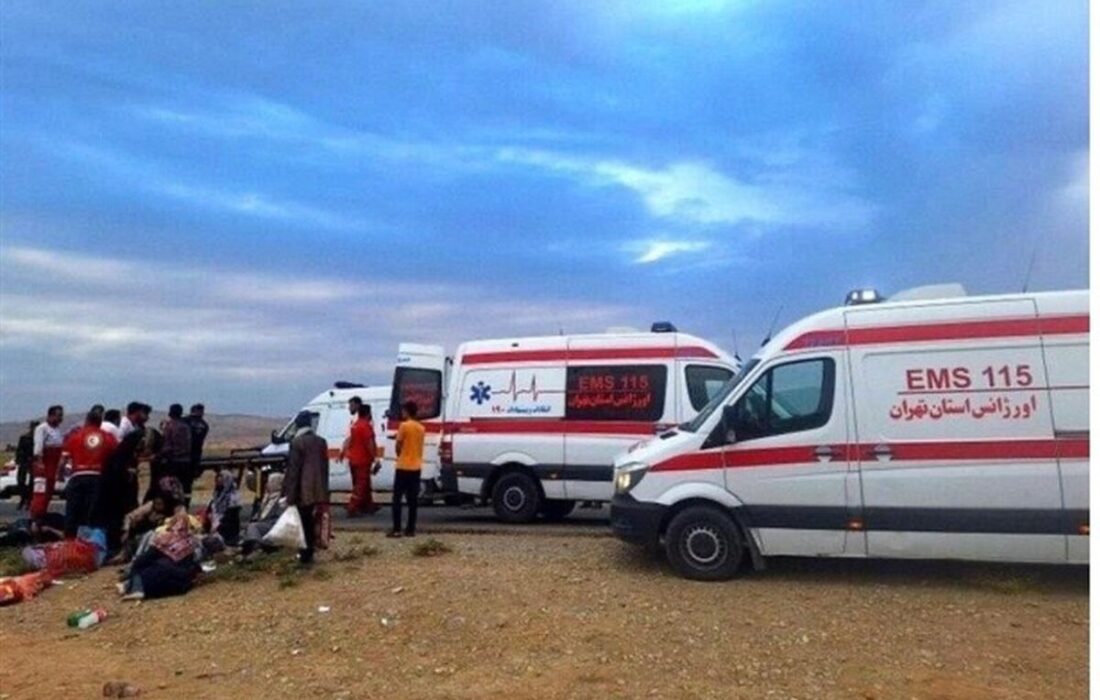 حادثه در جاده ورامین / مینی‌بوس واژگون شد