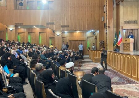 رونمایی از «رسم صد ساله» با حضور حجت‌الاسلام قاضی عسگر و نماینده آیت‌الله سیستانی 