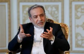 عباس عراقچی وارد اسلام‌آباد شد+عکس