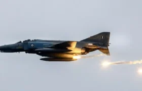 مقایسه جنگنده‌های F-16 و F-4E / راز برتری غول آمریکایی چیست؟