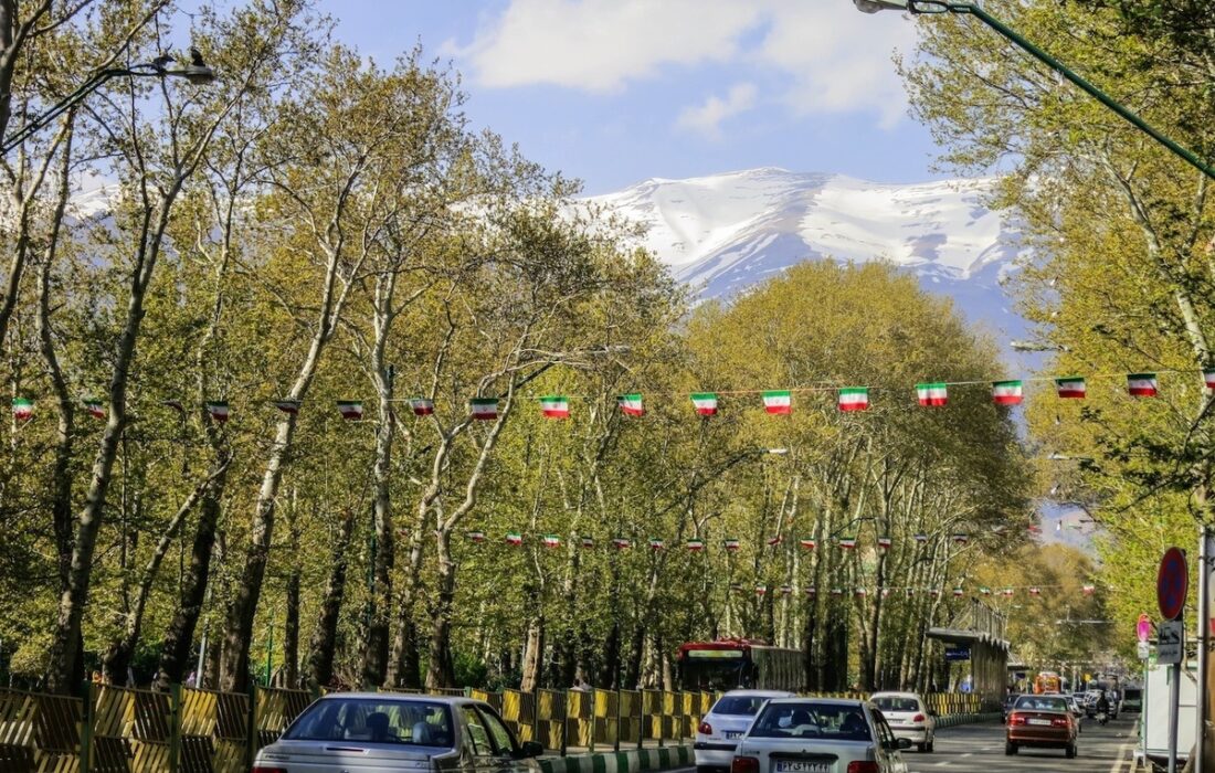 نمایی از خیابان ولیعصر در دهه ۴۰ + عکس