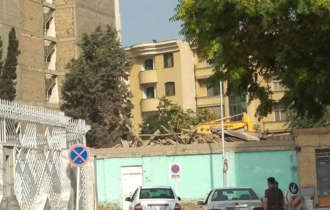 چه کسی مجوز تخریب کلیسای انجیلی مشهد را داد؟ / روایت شهرداری و میراث فرهنگی از تخریب شبانه