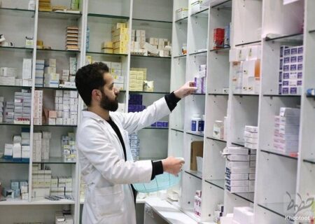 اسحاقی: دولت در جنگ با قیمت دارو شکست خورده است