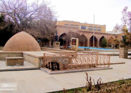 آرامگاه دو کمال که مدفن کمال خجندی