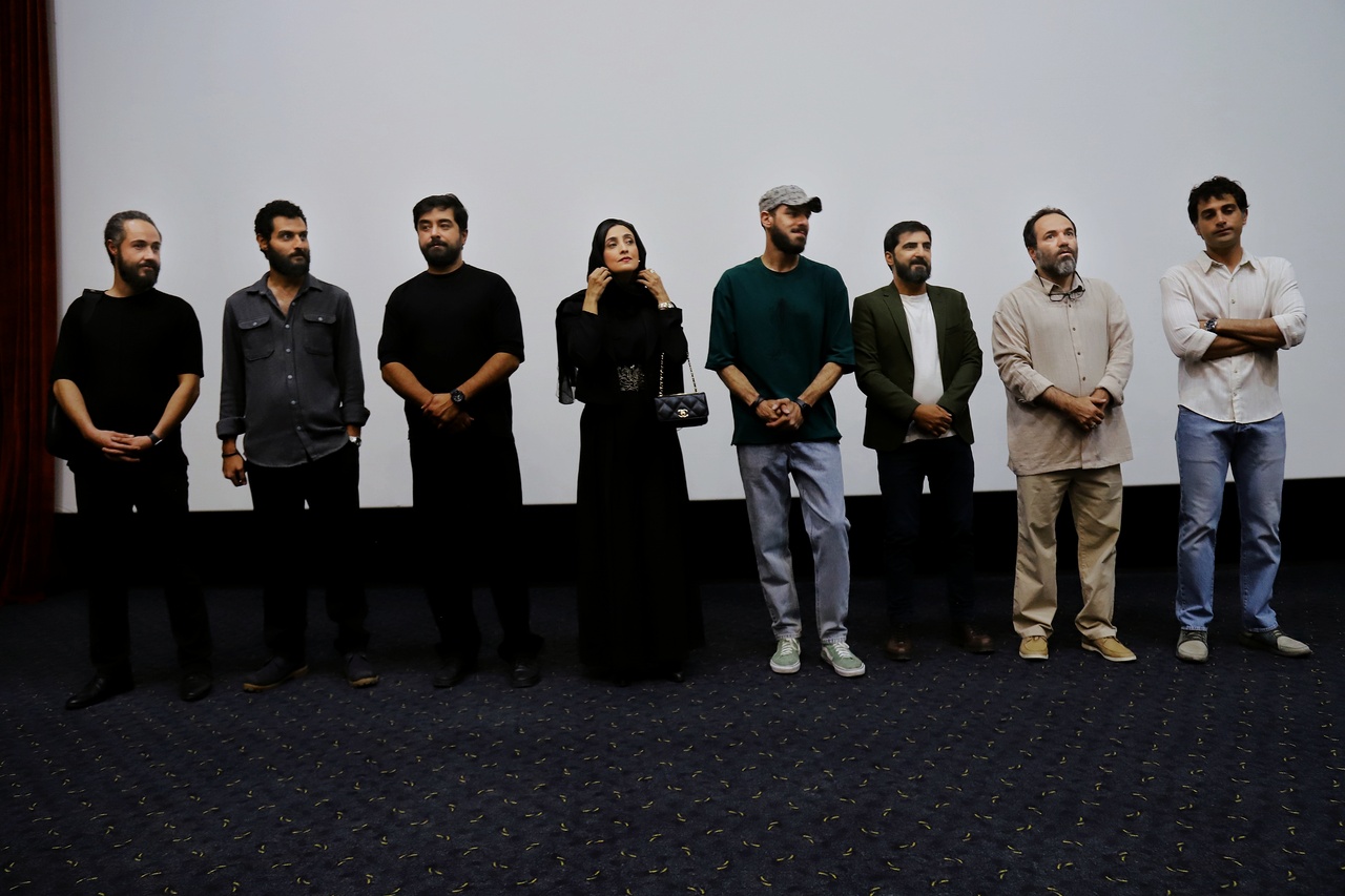 استقبال پرشور مردم از بازیگران و عوامل «جانشین»/ شامحمدی: تماشاگران «نفسِ سینما» هستند + تصاویر استقبال پرشور مردم از بازیگران و عوامل «جانشین»/ شامحمدی: تماشاگران «نفسِ سینما» هستند + تصاویر