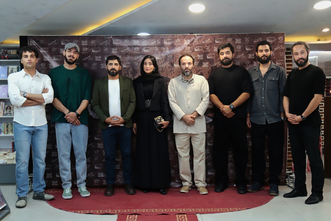 استقبال پرشور مردم از بازیگران و عوامل «جانشین»/ شامحمدی: تماشاگران «نفسِ سینما» هستند + تصاویر استقبال پرشور مردم از بازیگران و عوامل «جانشین»/ شامحمدی: تماشاگران «نفسِ سینما» هستند + تصاویر
