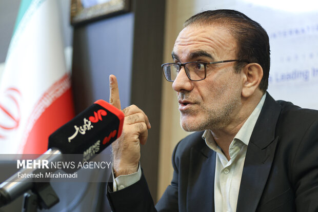 دارو و درمان از تحریمهای دشمن مستثنی هستند