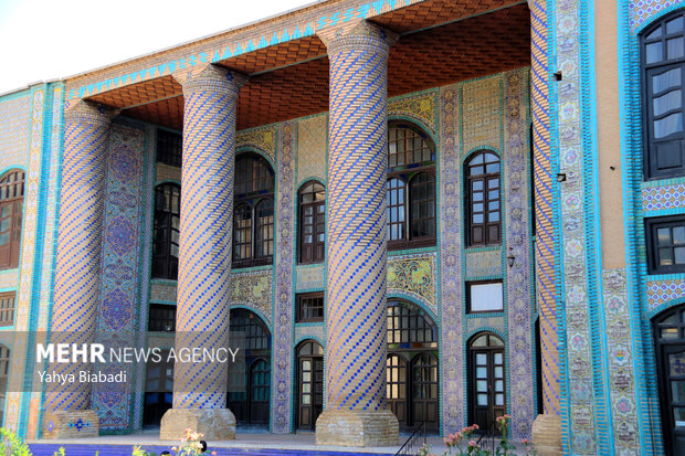 شاهکار کاشی‌نگاری در حصار رطوبت؛ تکیه معاون‌الملک در انتظار بودجه ملی
