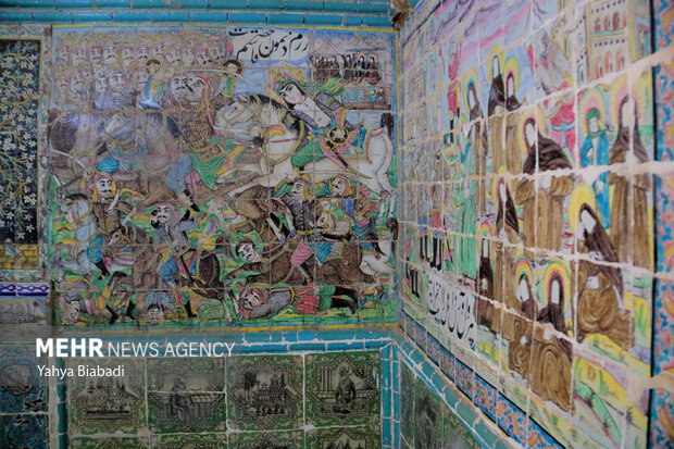 شاهکار کاشی‌نگاری در حصار رطوبت؛ تکیه معاون‌الملک در انتظار بودجه ملی
