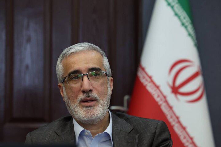 پیرصالحی: شرکتهای دارویی برای خرید ارز نقدینگی کافی ندارند
